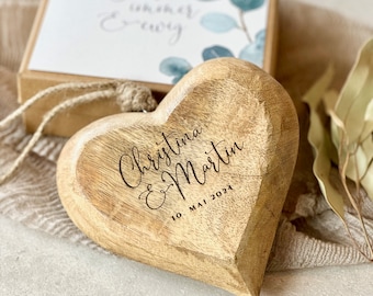 Coeur en bois à suspendre No. 4 mariages rustiques FLORA personnalisés avec nom opt. avec coffret cadeau