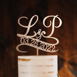 Décoration de gâteau de mariage, initiales personnalisées et date, décoration de gâteau de mariage monogramme or, décoration de gâteau rustique initiale, décoration de gâteau personnalisée