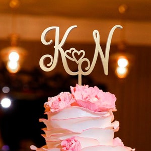 Toppers de pastel de boda con iniciales personalizadas, toppers de pastel de boda rústicos, decoraciones de boda de regalo de aniversario, topper de pastel de iniciales, topper de corazón