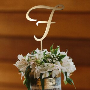 Adorno para tarta de boda: Apellido personalizado, adorno dorado para tarta de boda, adorno para tarta de una sola letra, adornos rústicos para tarta de aniversario B T R