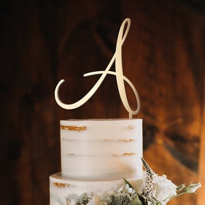 Un topper de pastel, topper de pastel de boda con monograma, topper de pastel de iniciales personalizado, topper de pastel de Sr. y Sra., toppers de pastel para boda b