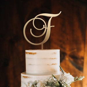 Topo de bolo de casamento rústico personalizado, topo de bolo com script personalizado para casamento, topos de bolo Sr. e Sra., topos de bolo de aniversário s f b w m
