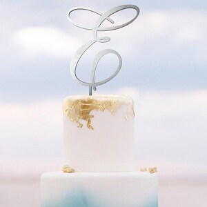 Adorno para tarta de boda con monograma personalizado, adorno rústico para tarta de boda, letra monograma, inicial, letras naturales, para aniversario.