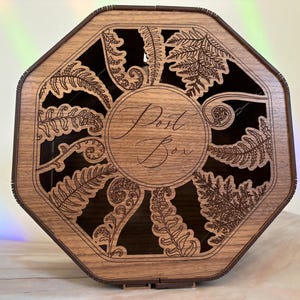 Großer personalisierter sechseckiger Hochzeitsbriefkasten aus Holz mit Farnen für Hochzeitskarten, Walnusshochzeitsbriefkasten, Hochzeitskartenkasten
