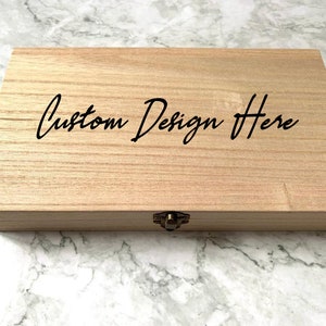 Kundenspezifische personalisierte gravierte DnD Pathfinder Würfelbox mit benutzerdefiniertem Design oder Charakter