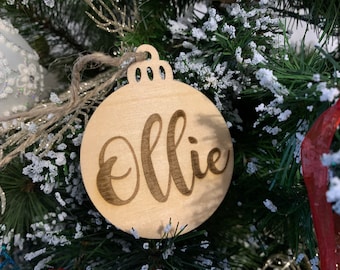 Personalisierte Christbaumkugel aus Holz