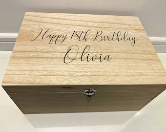 Grande scatola ricordo in legno con incisione personalizzata per il compleanno