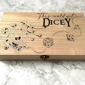 Gepersonaliseerde gegraveerde DnD Dit kan een Dicey Monster-dobbelsteendoos opleveren