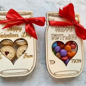 Personalisiertes graviertes hölzernes Valentinstagsgeschenk, Einmachglas, Verabredungs-Nacht-Geschenk, Romantisches Geschenk, graviertes Geschenk für Pralinen oder Kekse