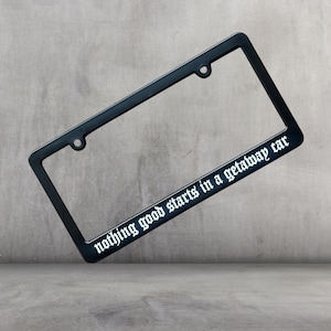 Niets goeds begint in een uitje Autoreputatie Auto nummerplaat Kunststof framehouder Leuk cadeau Reputatie voertuigaccessoire