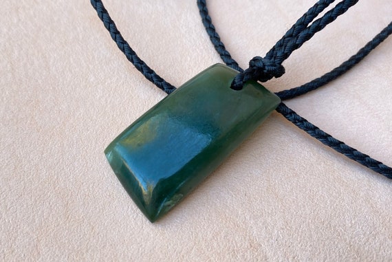 Jade amulet, Siberian Olive Nephrite