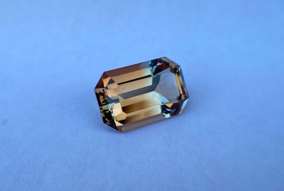 Bicolor topaz, Rare stone