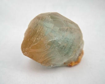 Kristaltopaas, een volledig gevormd natuurlijk topaaskristal, zeldzaam natuurlijk kristal