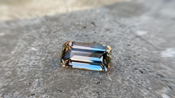 Polychrome Topaz, Topaz 22 ct, bi-color stone, rare topaz, stone art