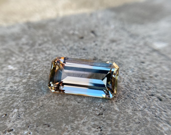Polychrome Topaz, Topaz 22 ct, bi-color stone, rare topaz, stone art