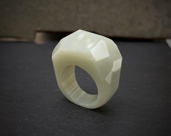 Jade ring, nefriet ring