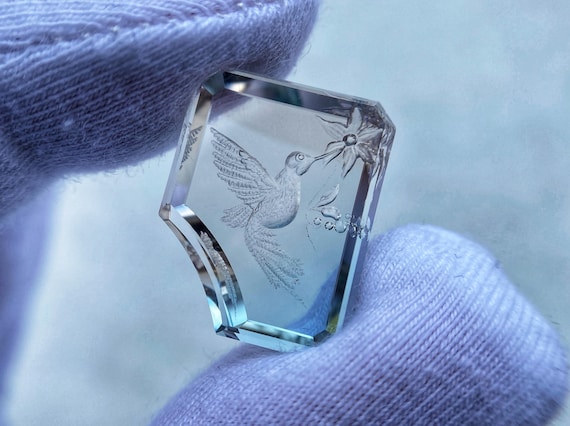 Rare Topaz, Intaglio Hummingbird, Topaz Bi-color, Top stone