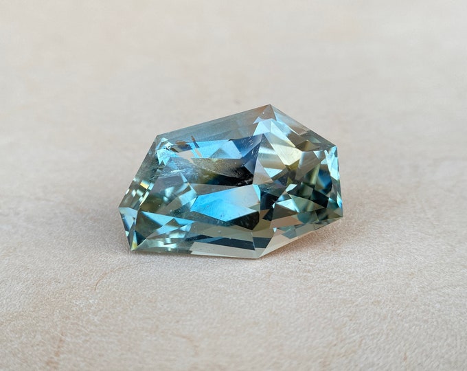 Topaz Bi-color, Polyhrome Topaz stone, Neolithicstudio, Rare stone