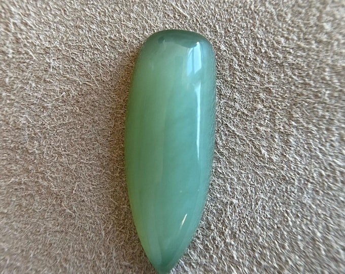 Jade, Nephrite with the effect of a cat's eye, Siberian Nephrite