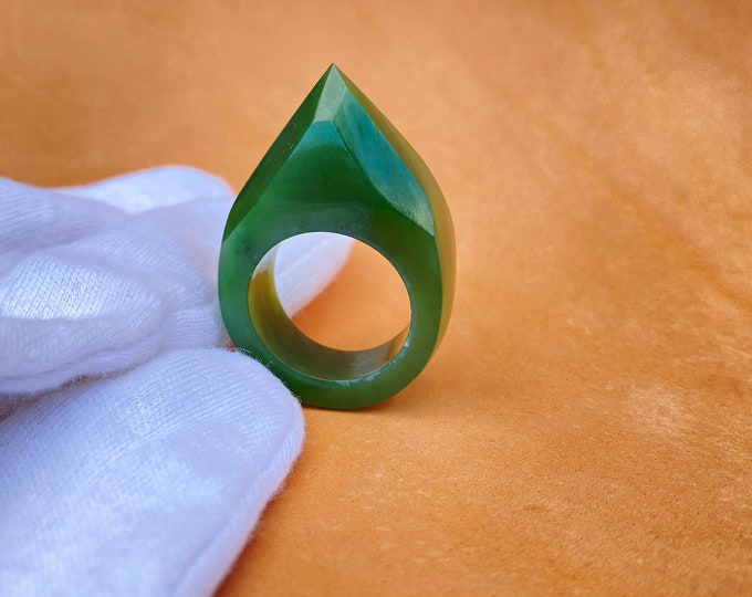 Jade Amulet ring, Stone Ring, Siberian Nephrite