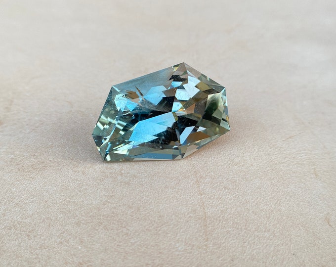 Topaz Bi-color, Polyhrome Topaz stone, Neolithicstudio, Rare stone