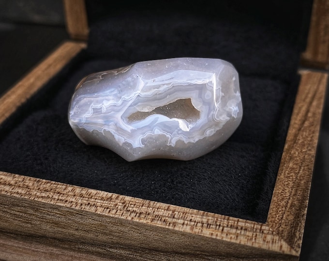 Rustic stone ring, earthy ringFlint ring, Flint ring with quartz geode