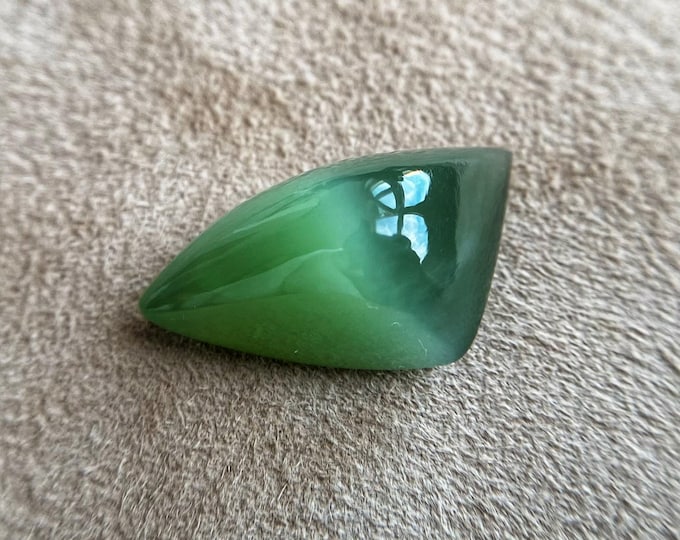Jade, Nephrite with the effect of a cat's eye, Сhatoyancy, Chatoyant Siberian jade cabochon