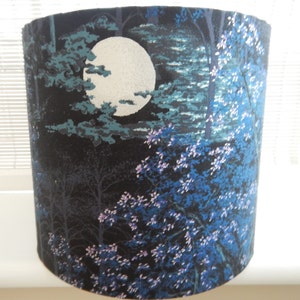 Pantalla de mesa de 15 cm. Bosque a la luz de la luna (medianoche).