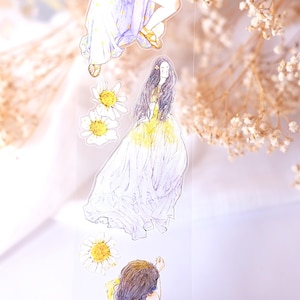 Cinta PET transparente precortada de 333 cm A Little Vintage Yellow Daisy Girl de Ding Ding/ Muestra de cinta PET para diario, álbum de recortes, planificador, papelería