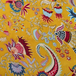 Ethnic Indian Cotton Handmade Women Clothing Running Loose Craft Sewing Fabric By The Yard Throw Beautiful Floral Print Dressmaking Material