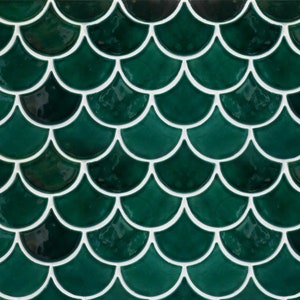 Keramikfliesen für Küchenrückwand oder Badezimmerwand - Handgefertigte Fischschuppenform in Smaragdgrüner Farbe - 1 m2