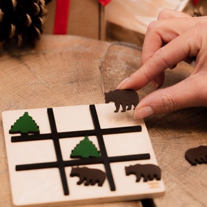 Christmas Tic Tac Toe Wooden Boards Game: Xmas Gift for All Ages. Playful Noughts and Crosses Holiday Entertainment for Home and Travel image 7