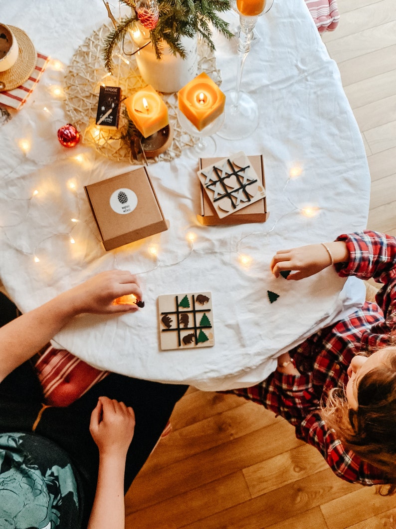 Christmas Tic Tac Toe Wooden Boards Game: Xmas Gift for All Ages. Playful Noughts and Crosses Holiday Entertainment for Home and Travel image 3