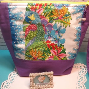 PARADISE FALLS M size project bag,needle keepers,zipper,WIPS,knitting,crochet,gift,shawl size,easy to carry,wrist strap,yarn bag,chameleon image 3