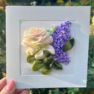 Postal de cumpleaños de lujo con rosas Arte bordado a mano Regalo del cuarto aniversario para ella Tarjeta hecha a mano Tarjeta bordada con cinta Cumpleaños de mamá