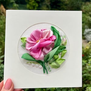 Luxe verjaardagskaart met rozen Handborduurkunst 4e verjaardag Cadeau voor haar Handgemaakte kaart Lint borduurkaart Moeder verjaardag