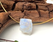 Pierre de Lune brute en pendentif