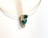 Pendentif en cristaux Dioptase brute