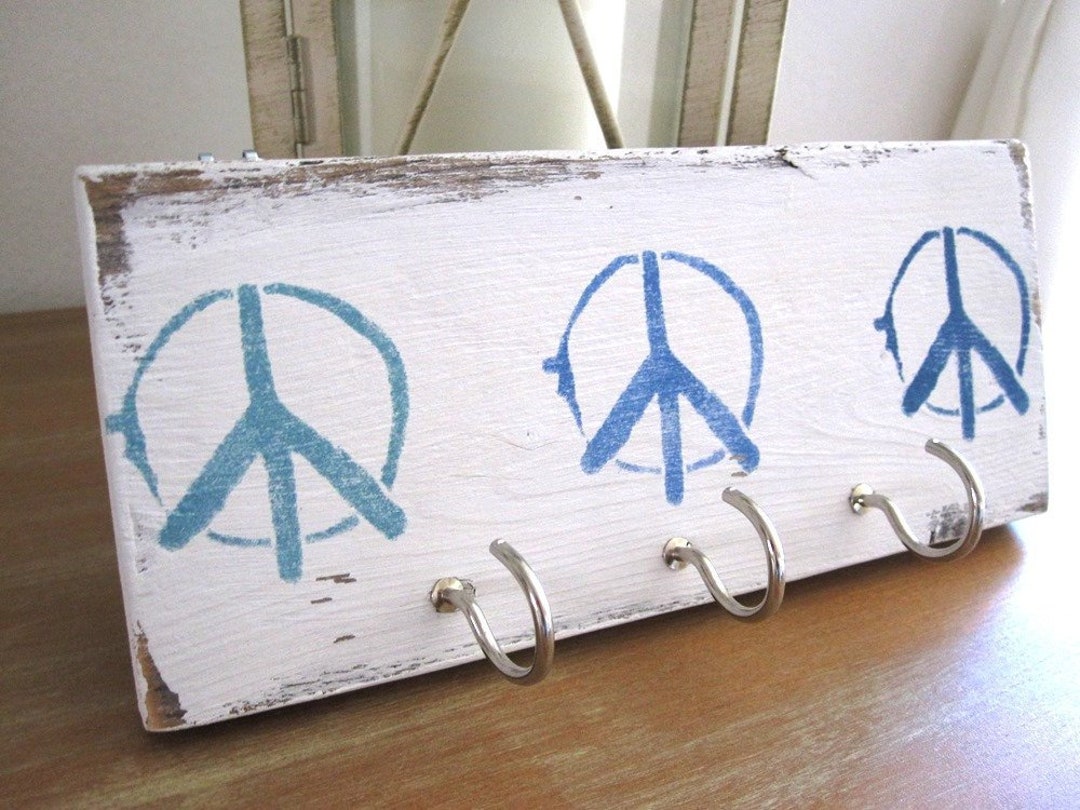 HIPPIE DECOR, White Key Holder for Wall With Peace Sign, Boho Beach ...