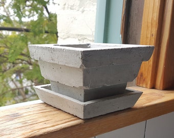 Cement Zigg Planter with drainage plate