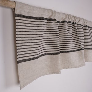 Tikkende Volant - Boerderijgordijn - Raambehandeling van puur linnen. Woonkamer Café Keuken raampaneel. Graanzak vlas boerderijstijl