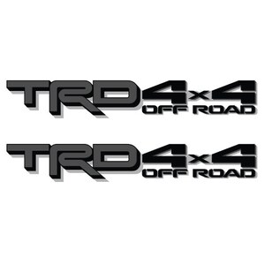 Puede incluir: Dos calcoman&iacute;as de vinilo negro con el texto "TRD 4x4 OFF ROAD" en una fuente en negrita de estilo 3D.
