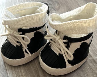 Tênis de boneca de 16" preto e branco com cadarços e meias reais para crianças Cabbage Patch