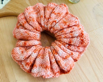 Scrunchie Knitting Pattern, easy knit scrunchie, 4 in 1 pattern, handmade scrunchie, scrap leftover yarn, retro hair accessory, 90s, gift