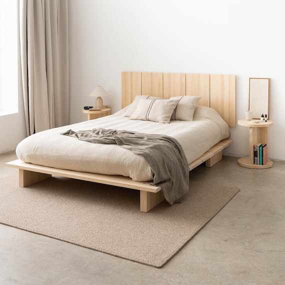 Cama de madera maciza, Mueble hecho a mano, Cama de suelo,  Cama para el dormitorio - Serena