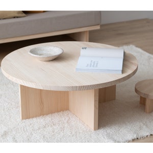 Round solid wood coffee table for the living room Turqueta image 3