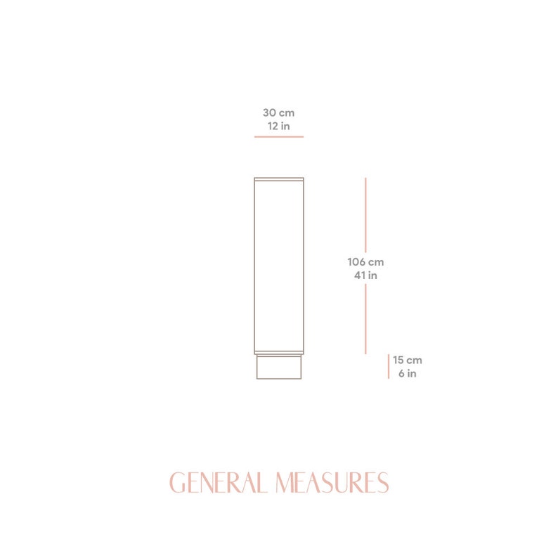 Op de afbeelding: Een zwart-witte lijntekening van een hoog, rechthoekig object met een basis. Het object is 104 cm hoog en 30 cm breed. De tekst "GENERAL MEASURES" staat onder de tekening.