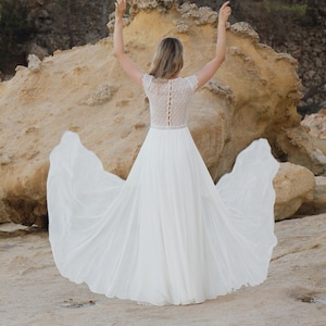 Simple vintage wedding dress, macrame lace closed buttoned back, short sleeves, modest rustic bridal gown, elopement wedding