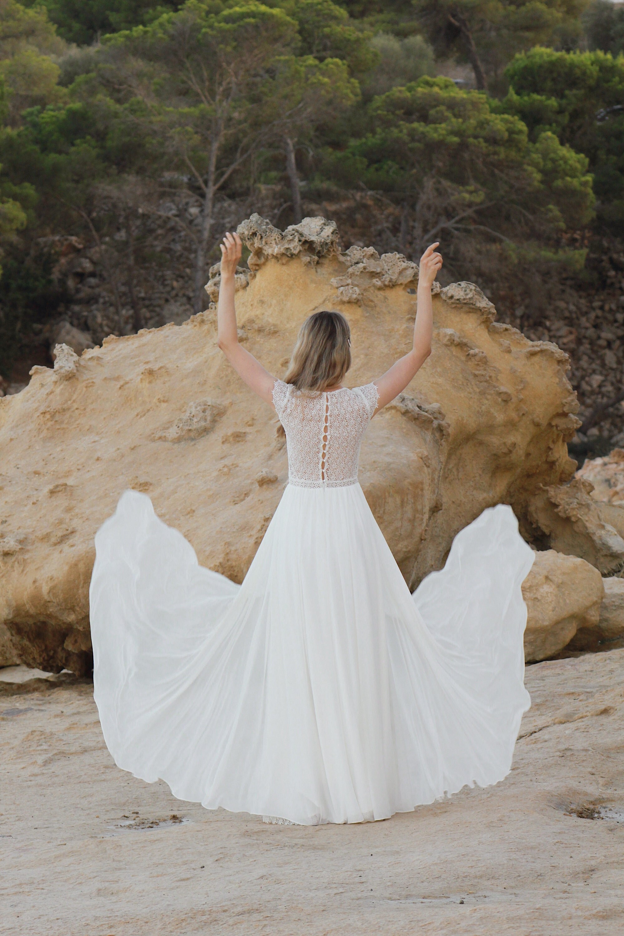 Simple vintage wedding dress, macrame lace closed buttoned back, short sleeves, modest rustic bridal gown, elopement wedding