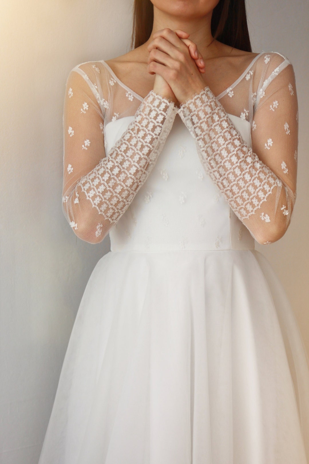 Vestido de novia de encaje romántico, mangas largas y espalda